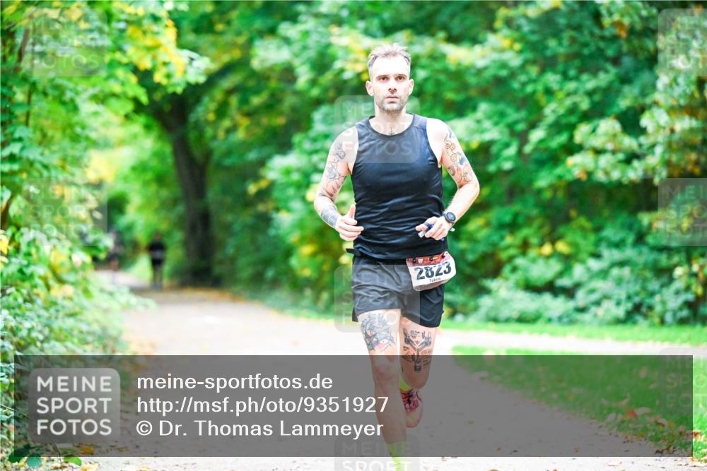 12.10.2025 - Bramfelder Halbmarathon 2025 Dr. Thomas Lammeyer http://msf.ph/oto/9351927 12.10.2025 10:41:08 Laufen 2823 meine-sportfotos.de