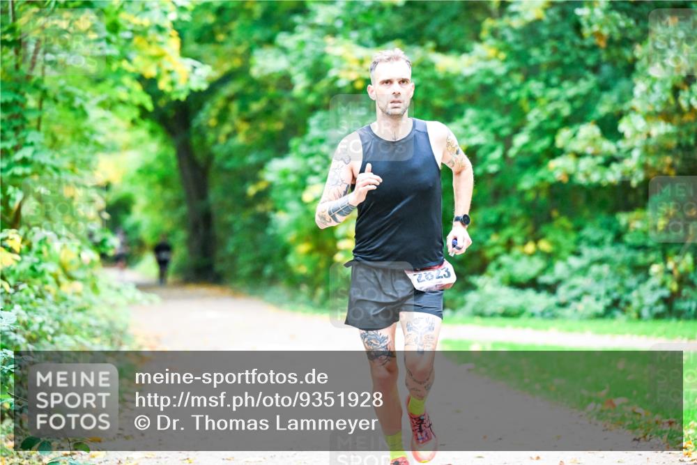 12.10.2025 - Bramfelder Halbmarathon 2025 Dr. Thomas Lammeyer http://msf.ph/oto/9351928 12.10.2025 10:41:08 Laufen 2823 meine-sportfotos.de