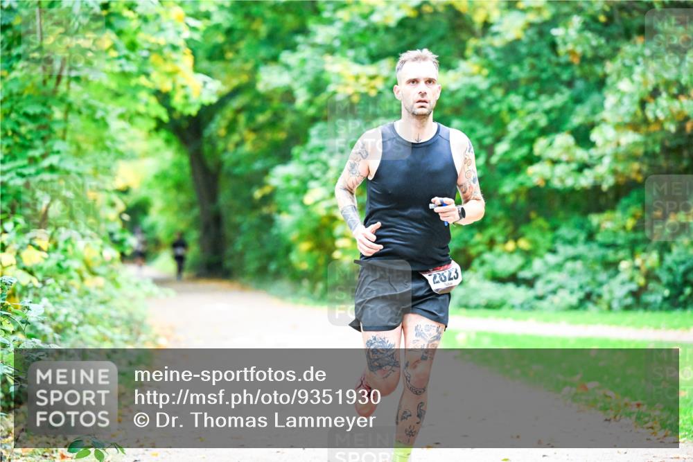 12.10.2025 - Bramfelder Halbmarathon 2025 Dr. Thomas Lammeyer http://msf.ph/oto/9351930 12.10.2025 10:41:08 Laufen 2823 meine-sportfotos.de