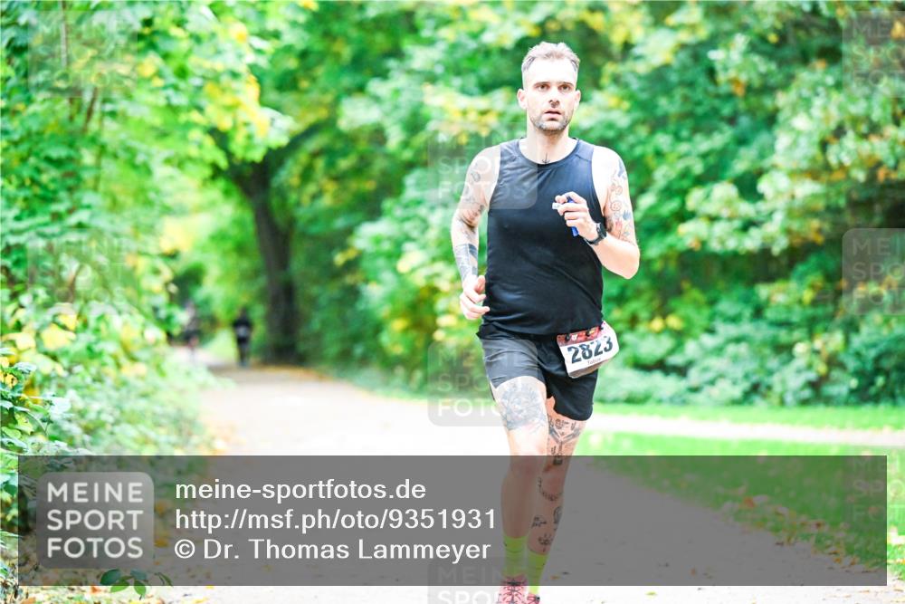 12.10.2025 - Bramfelder Halbmarathon 2025 Dr. Thomas Lammeyer http://msf.ph/oto/9351931 12.10.2025 10:41:09 Laufen 2823 meine-sportfotos.de