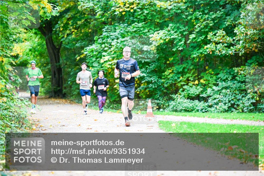 12.10.2025 - Bramfelder Halbmarathon 2025 Dr. Thomas Lammeyer http://msf.ph/oto/9351934 12.10.2025 10:41:22 Laufen 2979, 2942, 2461, 285 meine-sportfotos.de