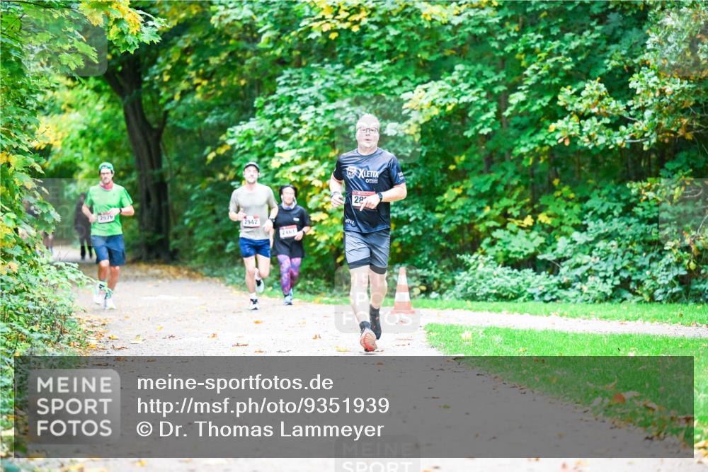 12.10.2025 - Bramfelder Halbmarathon 2025 Dr. Thomas Lammeyer http://msf.ph/oto/9351939 12.10.2025 10:41:23 Laufen  meine-sportfotos.de