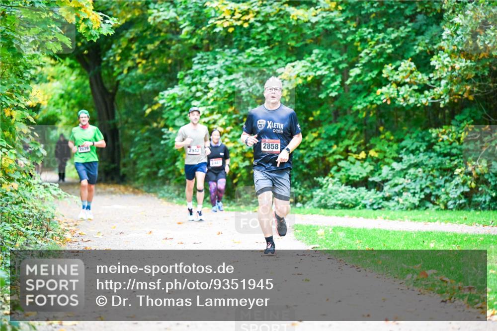 12.10.2025 - Bramfelder Halbmarathon 2025 Dr. Thomas Lammeyer http://msf.ph/oto/9351945 12.10.2025 10:41:23 Laufen 2879, 2942, 2461, 04, 2858 meine-sportfotos.de