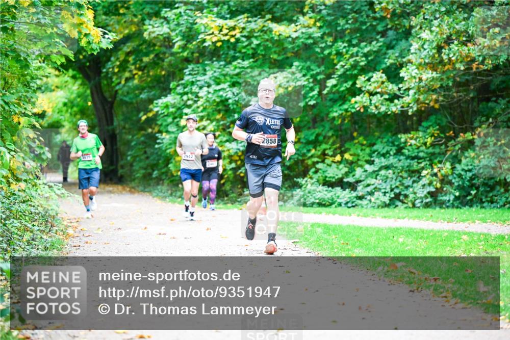 12.10.2025 - Bramfelder Halbmarathon 2025 Dr. Thomas Lammeyer http://msf.ph/oto/9351947 12.10.2025 10:41:24 Laufen 7979, 2942, 2858 meine-sportfotos.de