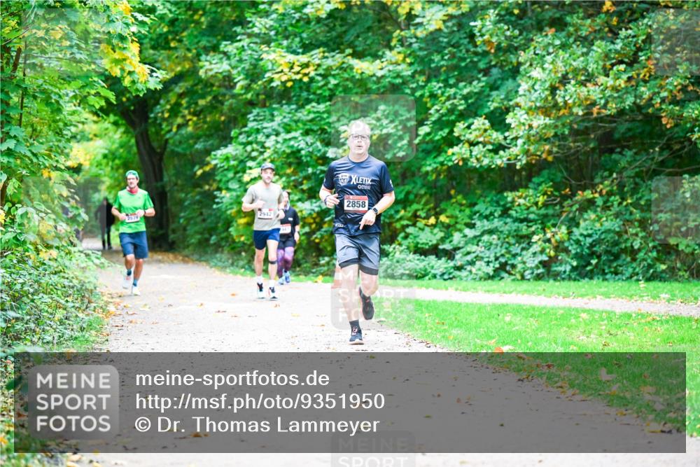 12.10.2025 - Bramfelder Halbmarathon 2025 Dr. Thomas Lammeyer http://msf.ph/oto/9351950 12.10.2025 10:41:24 Laufen 2679, 2942, 2858 meine-sportfotos.de