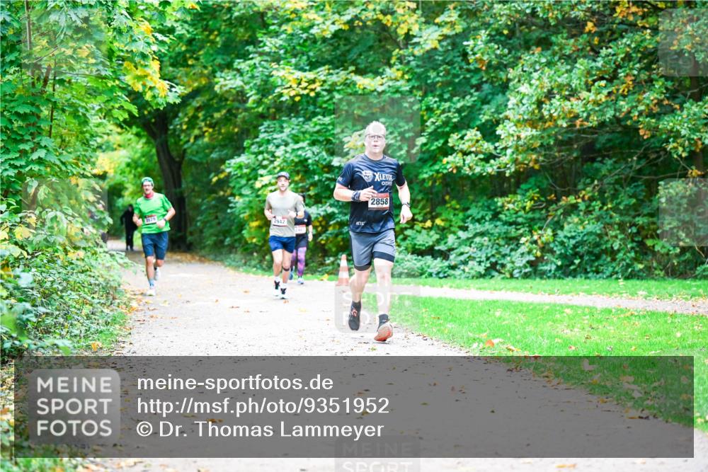 12.10.2025 - Bramfelder Halbmarathon 2025 Dr. Thomas Lammeyer http://msf.ph/oto/9351952 12.10.2025 10:41:24 Laufen 1979, 2942, 2858 meine-sportfotos.de