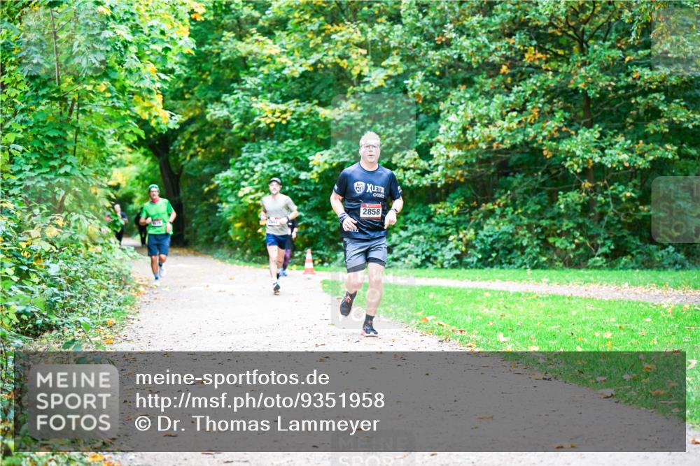 12.10.2025 - Bramfelder Halbmarathon 2025 Dr. Thomas Lammeyer http://msf.ph/oto/9351958 12.10.2025 10:41:25 Laufen 542, 2858 meine-sportfotos.de