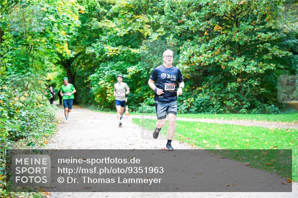 12.10.2025 - Bramfelder Halbmarathon 2025 Dr. Thomas Lammeyer http://msf.ph/oto/9351963 12.10.2025 10:41:26 Laufen 2942, 2858 meine-sportfotos.de