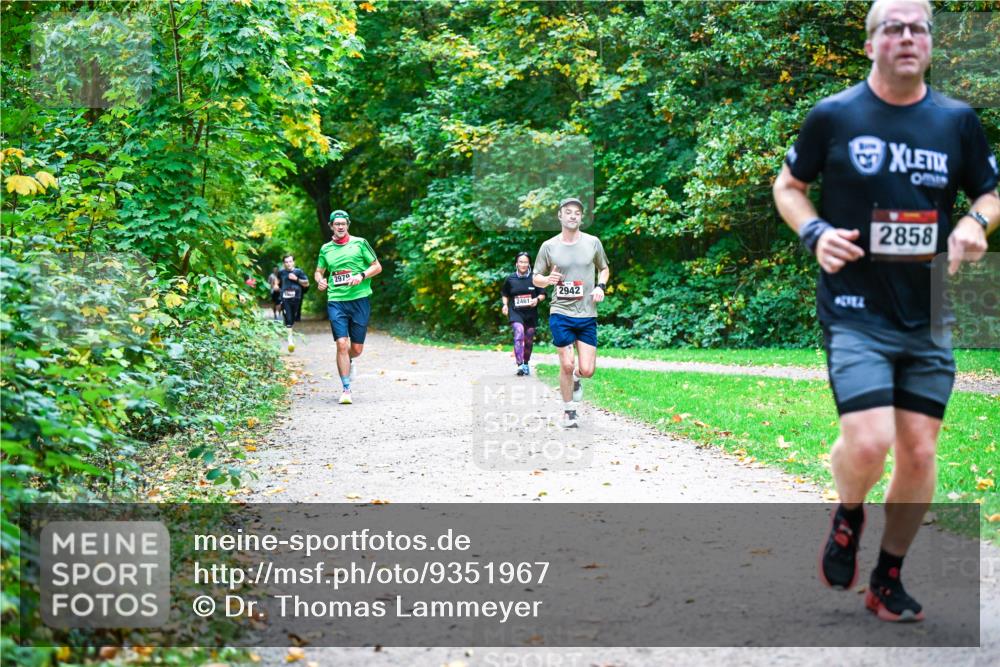 12.10.2025 - Bramfelder Halbmarathon 2025 Dr. Thomas Lammeyer http://msf.ph/oto/9351967 12.10.2025 10:41:27 Laufen 2979, 2461, 2942, 13, 2858 meine-sportfotos.de