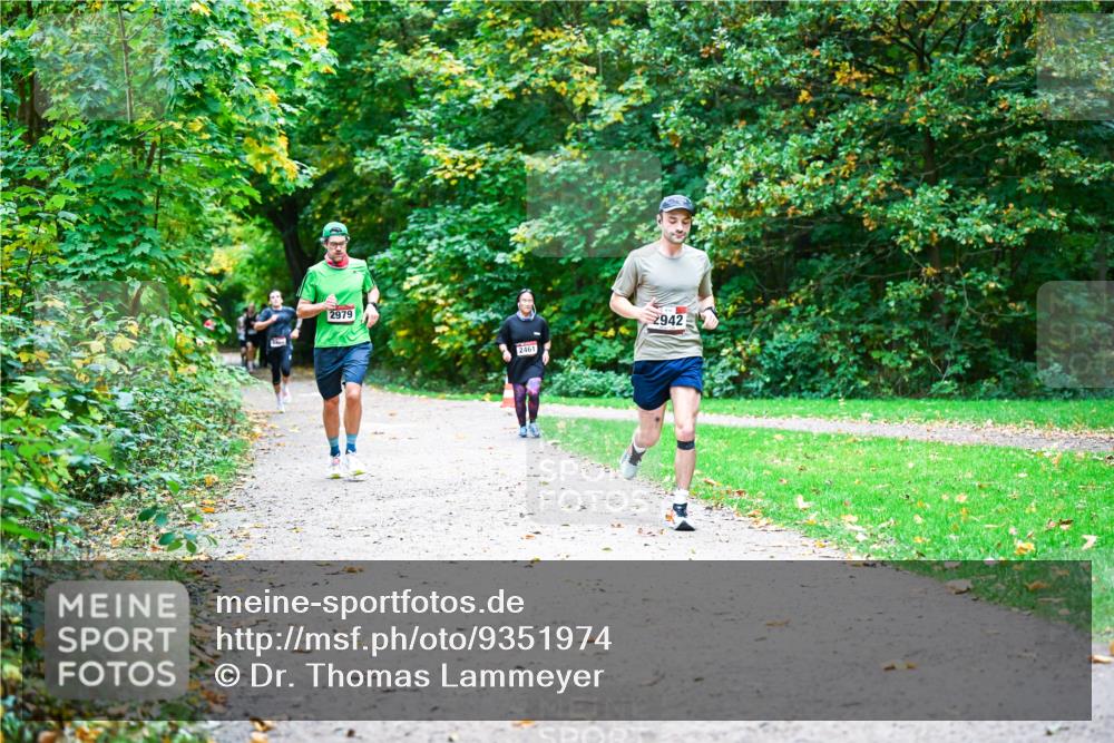 12.10.2025 - Bramfelder Halbmarathon 2025 Dr. Thomas Lammeyer http://msf.ph/oto/9351974 12.10.2025 10:41:28 Laufen 2979, 2461, 2942 meine-sportfotos.de