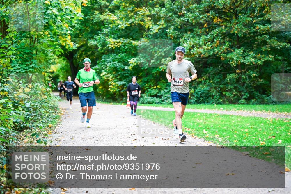 12.10.2025 - Bramfelder Halbmarathon 2025 Dr. Thomas Lammeyer http://msf.ph/oto/9351976 12.10.2025 10:41:29 Laufen 2979, 2461, 2942 meine-sportfotos.de