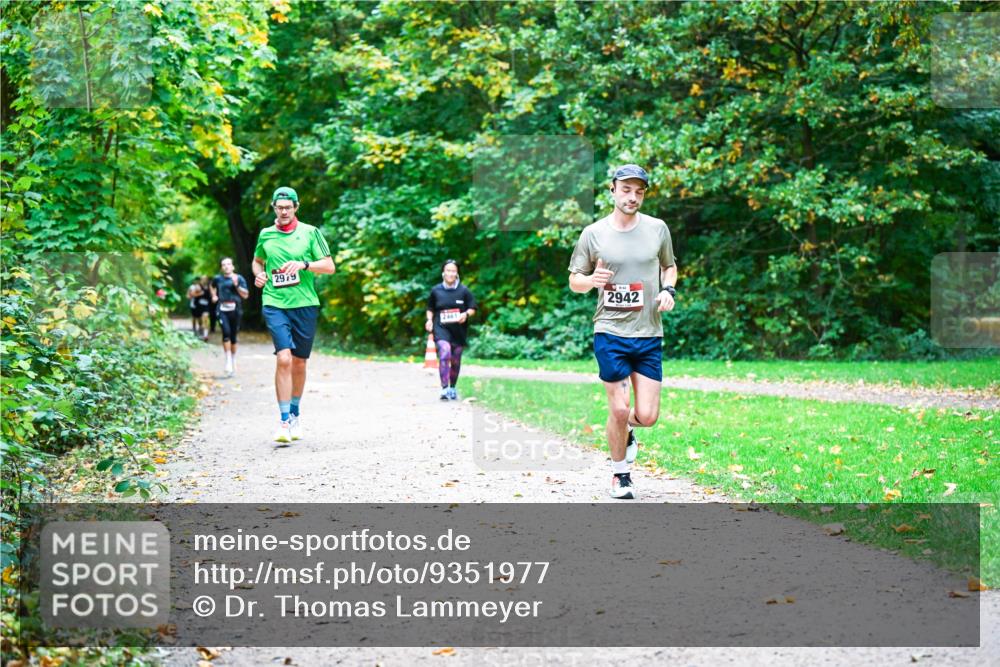 12.10.2025 - Bramfelder Halbmarathon 2025 Dr. Thomas Lammeyer http://msf.ph/oto/9351977 12.10.2025 10:41:29 Laufen 2979, 2461, 2942 meine-sportfotos.de