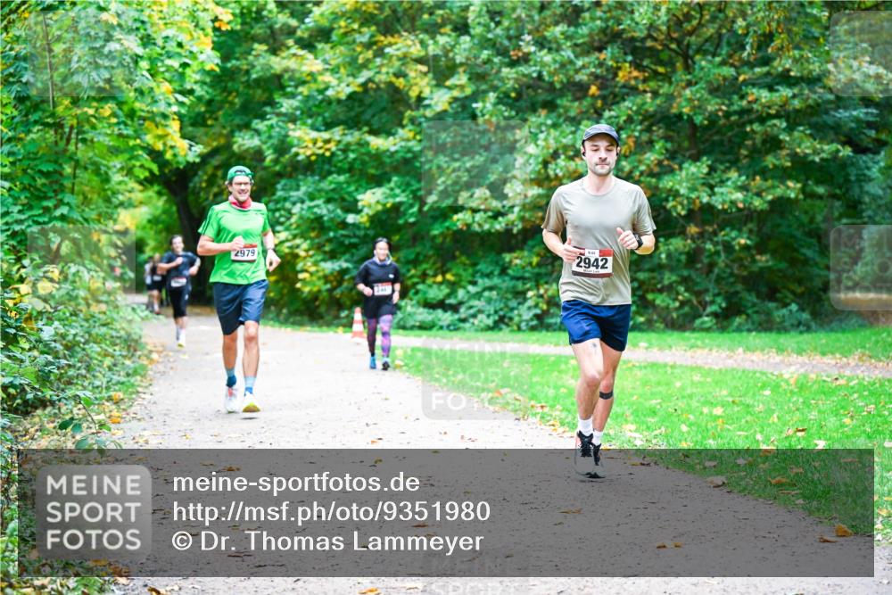 12.10.2025 - Bramfelder Halbmarathon 2025 Dr. Thomas Lammeyer http://msf.ph/oto/9351980 12.10.2025 10:41:29 Laufen 2979, 862, 2942 meine-sportfotos.de