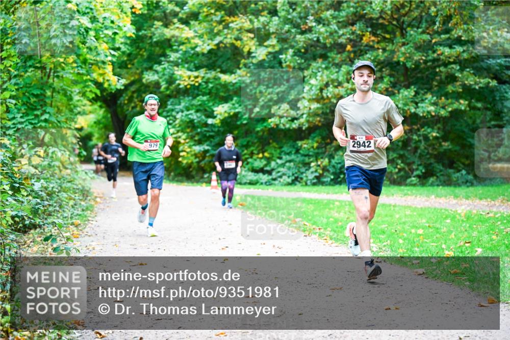12.10.2025 - Bramfelder Halbmarathon 2025 Dr. Thomas Lammeyer http://msf.ph/oto/9351981 12.10.2025 10:41:29 Laufen 979, 62, 2942 meine-sportfotos.de