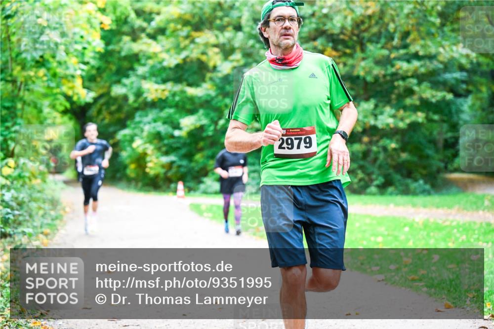 12.10.2025 - Bramfelder Halbmarathon 2025 Dr. Thomas Lammeyer http://msf.ph/oto/9351995 12.10.2025 10:41:32 Laufen 34, 2979 meine-sportfotos.de