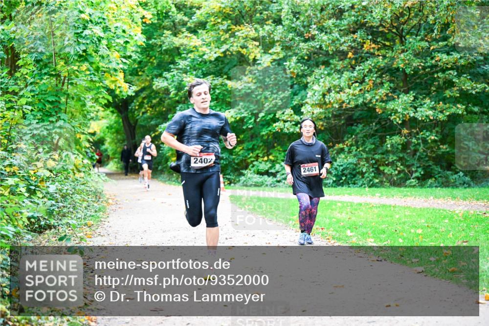 12.10.2025 - Bramfelder Halbmarathon 2025 Dr. Thomas Lammeyer http://msf.ph/oto/9352000 12.10.2025 10:41:33 Laufen 2402, 2461 meine-sportfotos.de
