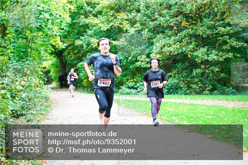 12.10.2025 - Bramfelder Halbmarathon 2025 Dr. Thomas Lammeyer http://msf.ph/oto/9352001 12.10.2025 10:41:33 Laufen 2402, 2461 meine-sportfotos.de