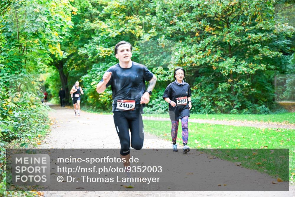 12.10.2025 - Bramfelder Halbmarathon 2025 Dr. Thomas Lammeyer http://msf.ph/oto/9352003 12.10.2025 10:41:34 Laufen 2461, 2402 meine-sportfotos.de