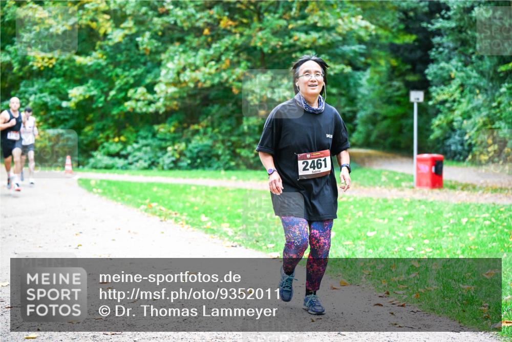 12.10.2025 - Bramfelder Halbmarathon 2025 Dr. Thomas Lammeyer http://msf.ph/oto/9352011 12.10.2025 10:41:36 Laufen 2461 meine-sportfotos.de