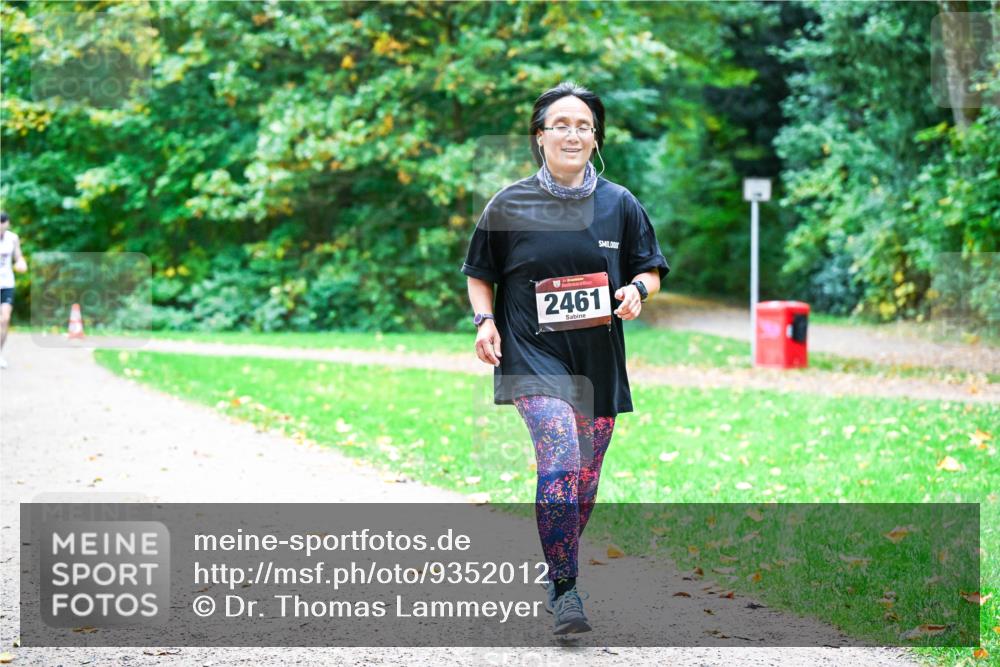 12.10.2025 - Bramfelder Halbmarathon 2025 Dr. Thomas Lammeyer http://msf.ph/oto/9352012 12.10.2025 10:41:36 Laufen 2461 meine-sportfotos.de