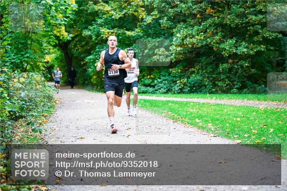 12.10.2025 - Bramfelder Halbmarathon 2025 Dr. Thomas Lammeyer http://msf.ph/oto/9352018 12.10.2025 10:41:38 Laufen 2130, 2847 meine-sportfotos.de