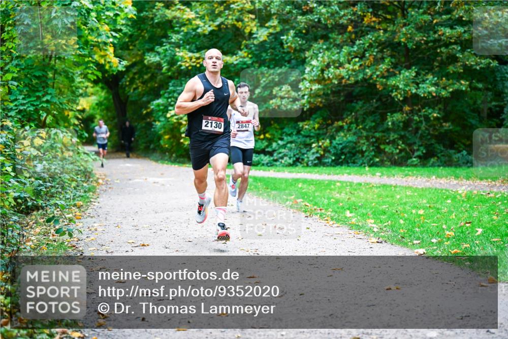 12.10.2025 - Bramfelder Halbmarathon 2025 Dr. Thomas Lammeyer http://msf.ph/oto/9352020 12.10.2025 10:41:38 Laufen 2130, 2847 meine-sportfotos.de