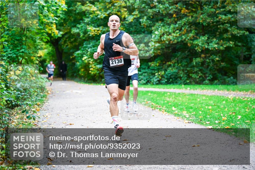 12.10.2025 - Bramfelder Halbmarathon 2025 Dr. Thomas Lammeyer http://msf.ph/oto/9352023 12.10.2025 10:41:39 Laufen 2130, 47 meine-sportfotos.de