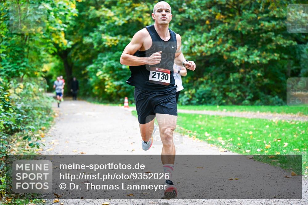 12.10.2025 - Bramfelder Halbmarathon 2025 Dr. Thomas Lammeyer http://msf.ph/oto/9352026 12.10.2025 10:41:39 Laufen 2130 meine-sportfotos.de