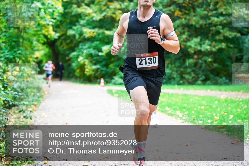 12.10.2025 - Bramfelder Halbmarathon 2025 Dr. Thomas Lammeyer http://msf.ph/oto/9352028 12.10.2025 10:41:39 Laufen 34, 2130 meine-sportfotos.de