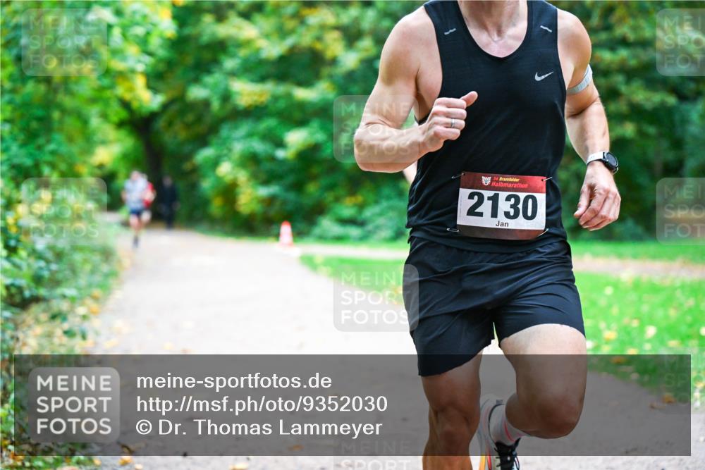 12.10.2025 - Bramfelder Halbmarathon 2025 Dr. Thomas Lammeyer http://msf.ph/oto/9352030 12.10.2025 10:41:39 Laufen 34, 2130 meine-sportfotos.de