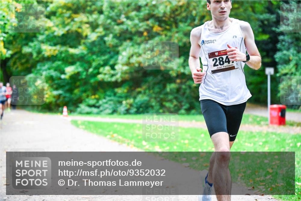 12.10.2025 - Bramfelder Halbmarathon 2025 Dr. Thomas Lammeyer http://msf.ph/oto/9352032 12.10.2025 10:41:40 Laufen 34, 284 meine-sportfotos.de