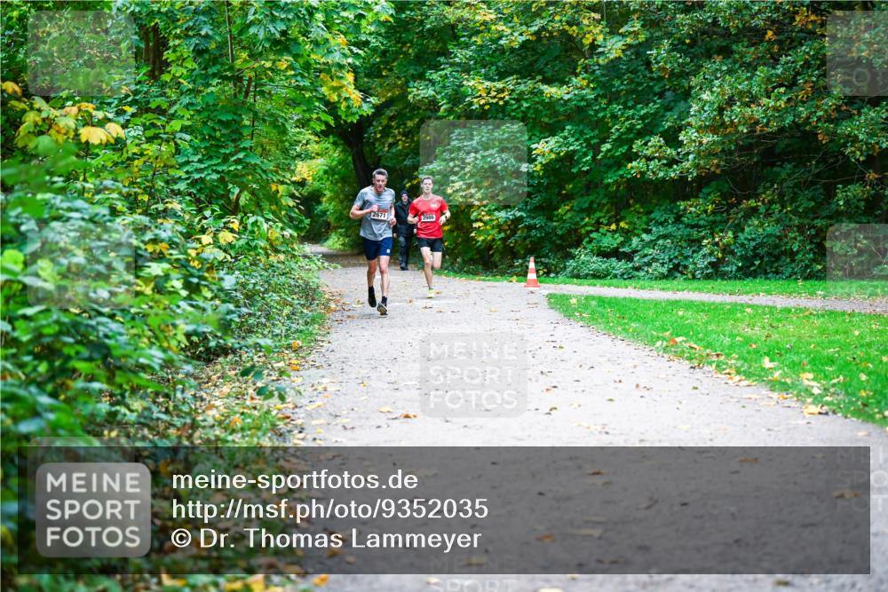 12.10.2025 - Bramfelder Halbmarathon 2025 Dr. Thomas Lammeyer http://msf.ph/oto/9352035 12.10.2025 10:41:43 Laufen 2671, 2986 meine-sportfotos.de
