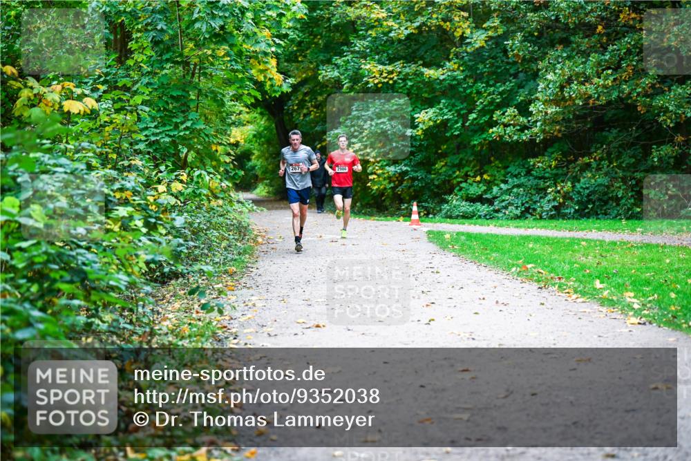 12.10.2025 - Bramfelder Halbmarathon 2025 Dr. Thomas Lammeyer http://msf.ph/oto/9352038 12.10.2025 10:41:43 Laufen 267, 2986 meine-sportfotos.de