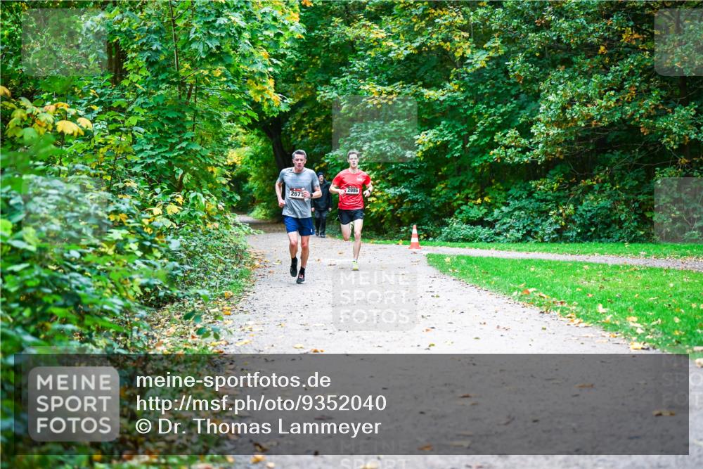 12.10.2025 - Bramfelder Halbmarathon 2025 Dr. Thomas Lammeyer http://msf.ph/oto/9352040 12.10.2025 10:41:44 Laufen 267, 2986 meine-sportfotos.de