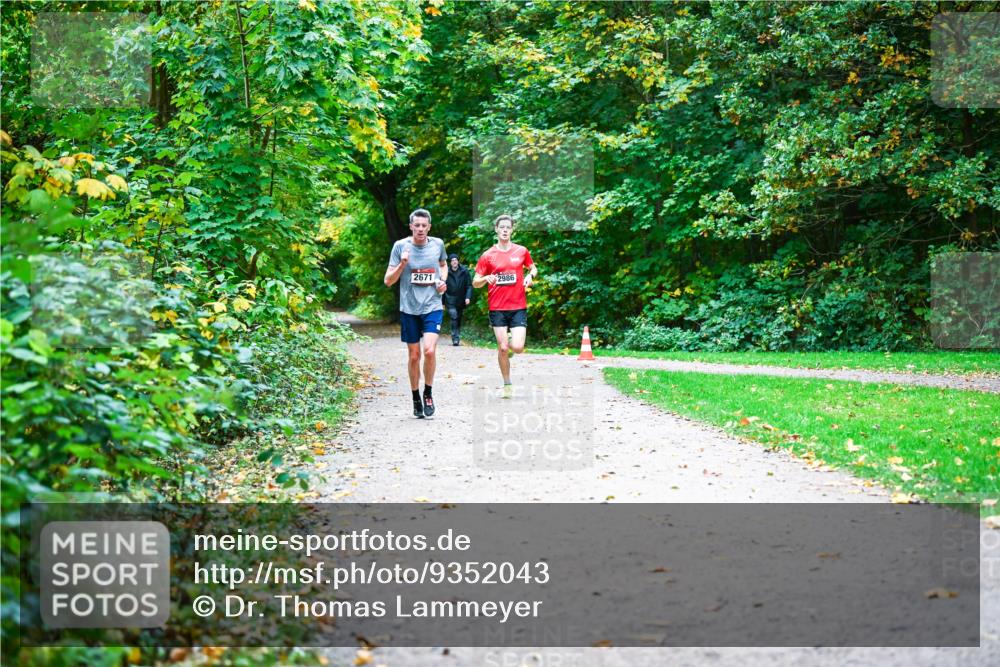 12.10.2025 - Bramfelder Halbmarathon 2025 Dr. Thomas Lammeyer http://msf.ph/oto/9352043 12.10.2025 10:41:44 Laufen 2671, 2986 meine-sportfotos.de