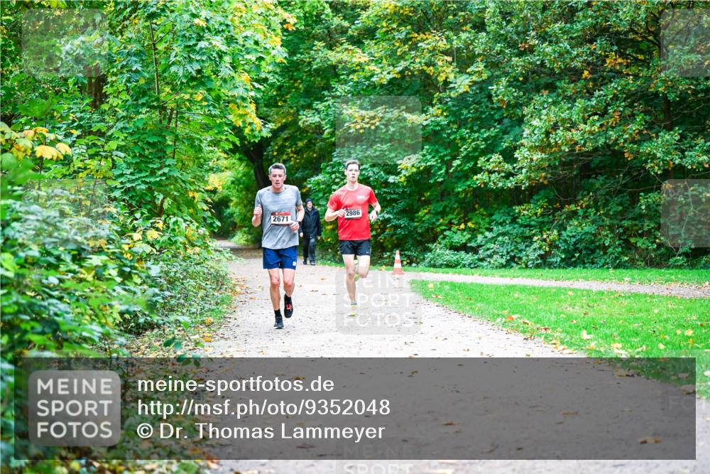 12.10.2025 - Bramfelder Halbmarathon 2025 Dr. Thomas Lammeyer http://msf.ph/oto/9352048 12.10.2025 10:41:45 Laufen 2671, 2986 meine-sportfotos.de