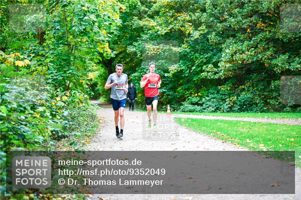 12.10.2025 - Bramfelder Halbmarathon 2025 Dr. Thomas Lammeyer http://msf.ph/oto/9352049 12.10.2025 10:41:45 Laufen 2671, 2986 meine-sportfotos.de