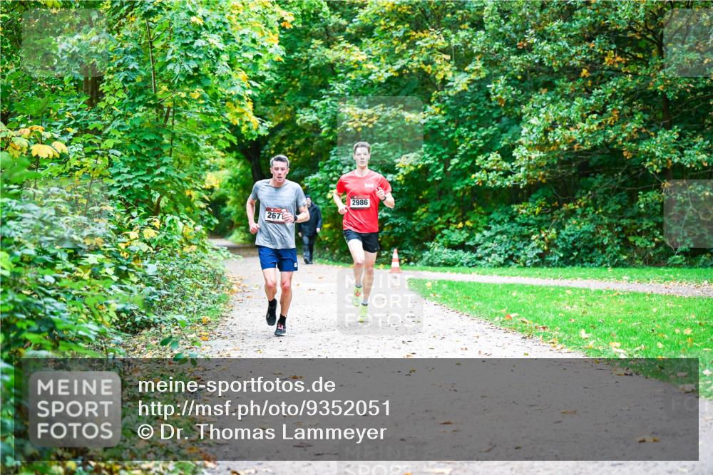 12.10.2025 - Bramfelder Halbmarathon 2025 Dr. Thomas Lammeyer http://msf.ph/oto/9352051 12.10.2025 10:41:45 Laufen 267, 2986 meine-sportfotos.de