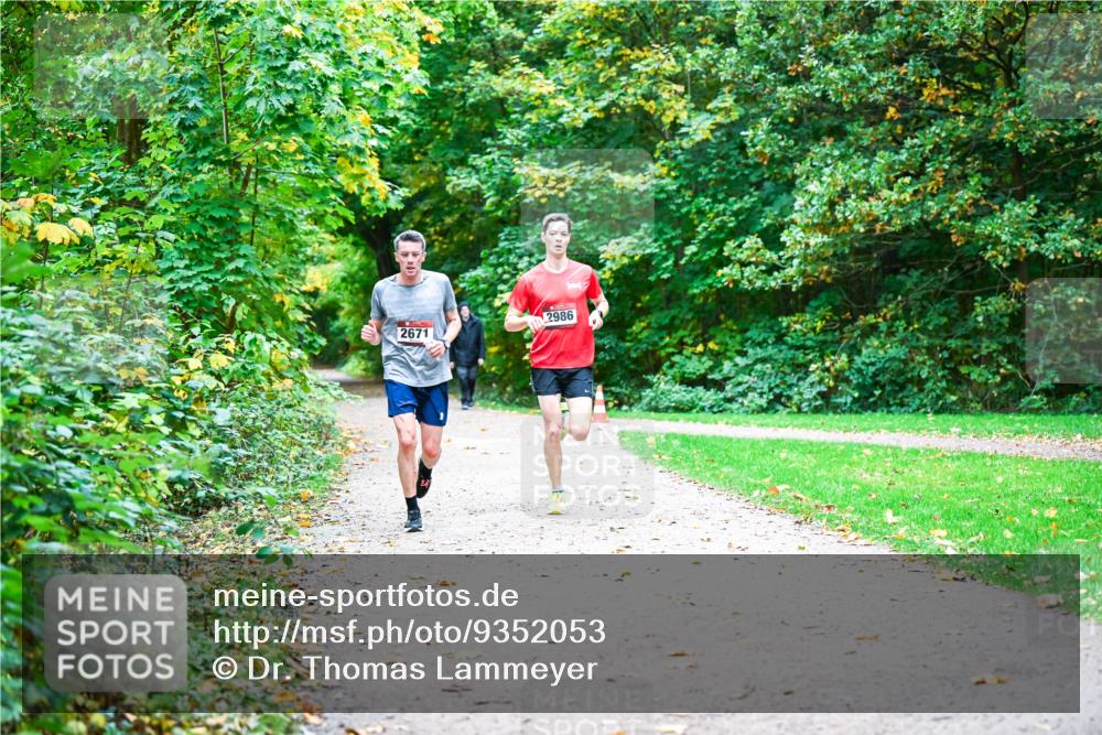 12.10.2025 - Bramfelder Halbmarathon 2025 Dr. Thomas Lammeyer http://msf.ph/oto/9352053 12.10.2025 10:41:46 Laufen 2671, 2986 meine-sportfotos.de