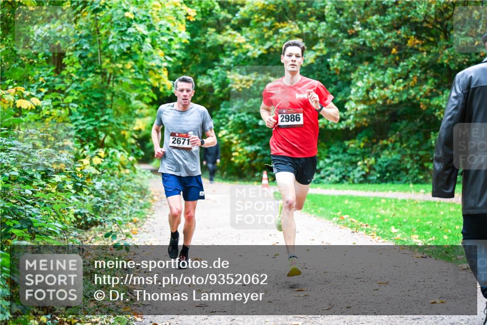 12.10.2025 - Bramfelder Halbmarathon 2025 Dr. Thomas Lammeyer http://msf.ph/oto/9352062 12.10.2025 10:41:47 Laufen 2671, 2986 meine-sportfotos.de
