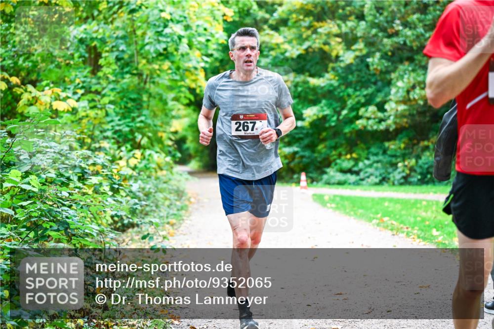 12.10.2025 - Bramfelder Halbmarathon 2025 Dr. Thomas Lammeyer http://msf.ph/oto/9352065 12.10.2025 10:41:48 Laufen 267 meine-sportfotos.de