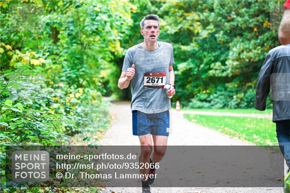 12.10.2025 - Bramfelder Halbmarathon 2025 Dr. Thomas Lammeyer http://msf.ph/oto/9352066 12.10.2025 10:41:48 Laufen 34, 2671 meine-sportfotos.de