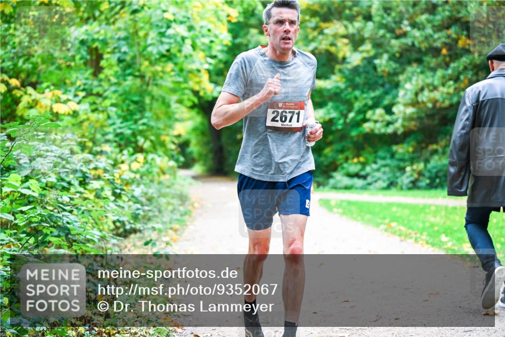 12.10.2025 - Bramfelder Halbmarathon 2025 Dr. Thomas Lammeyer http://msf.ph/oto/9352067 12.10.2025 10:41:48 Laufen 34, 2671 meine-sportfotos.de