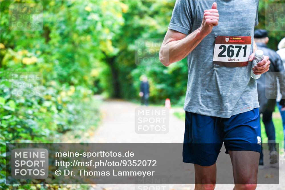 12.10.2025 - Bramfelder Halbmarathon 2025 Dr. Thomas Lammeyer http://msf.ph/oto/9352072 12.10.2025 10:41:49 Laufen 34, 2671 meine-sportfotos.de