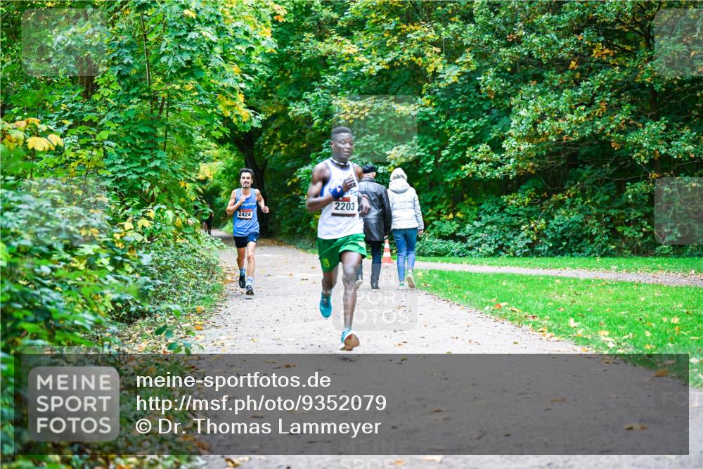 12.10.2025 - Bramfelder Halbmarathon 2025 Dr. Thomas Lammeyer http://msf.ph/oto/9352079 12.10.2025 10:42:00 Laufen 2424, 2203 meine-sportfotos.de