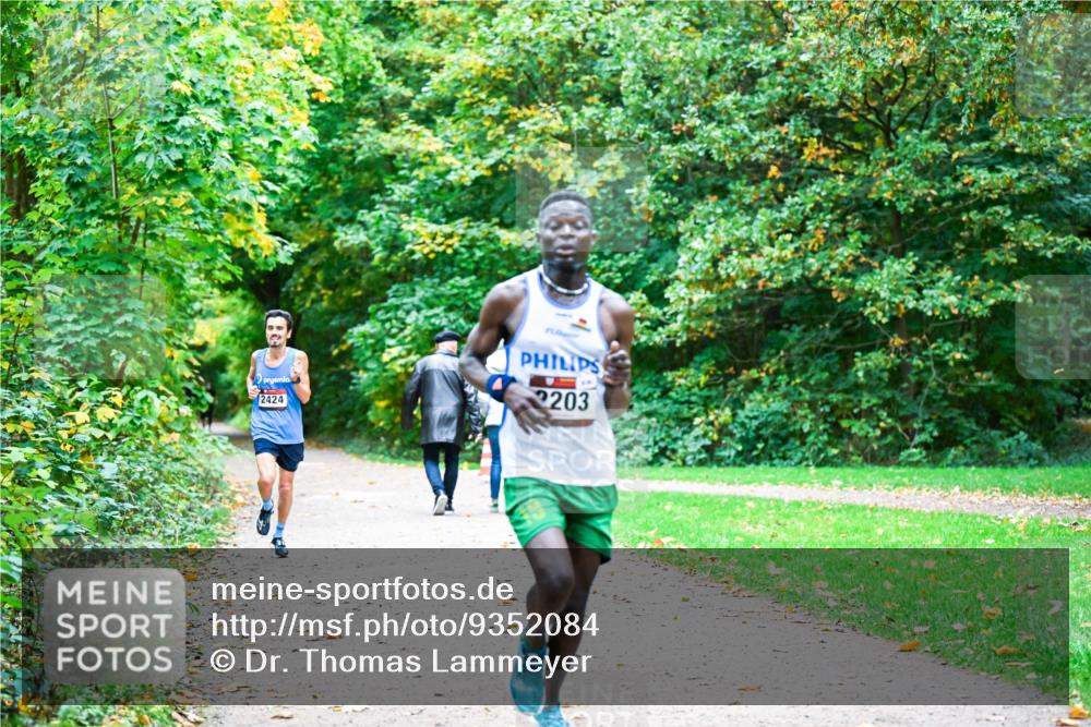 12.10.2025 - Bramfelder Halbmarathon 2025 Dr. Thomas Lammeyer http://msf.ph/oto/9352084 12.10.2025 10:42:01 Laufen 2424, 2203 meine-sportfotos.de