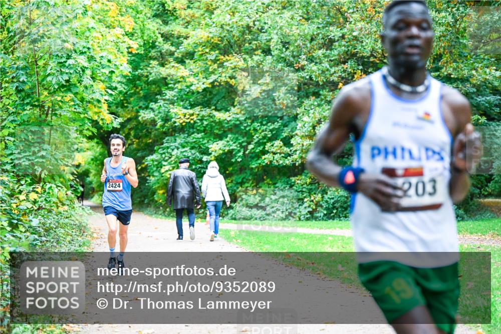12.10.2025 - Bramfelder Halbmarathon 2025 Dr. Thomas Lammeyer http://msf.ph/oto/9352089 12.10.2025 10:42:01 Laufen 2424, 203, 19 meine-sportfotos.de