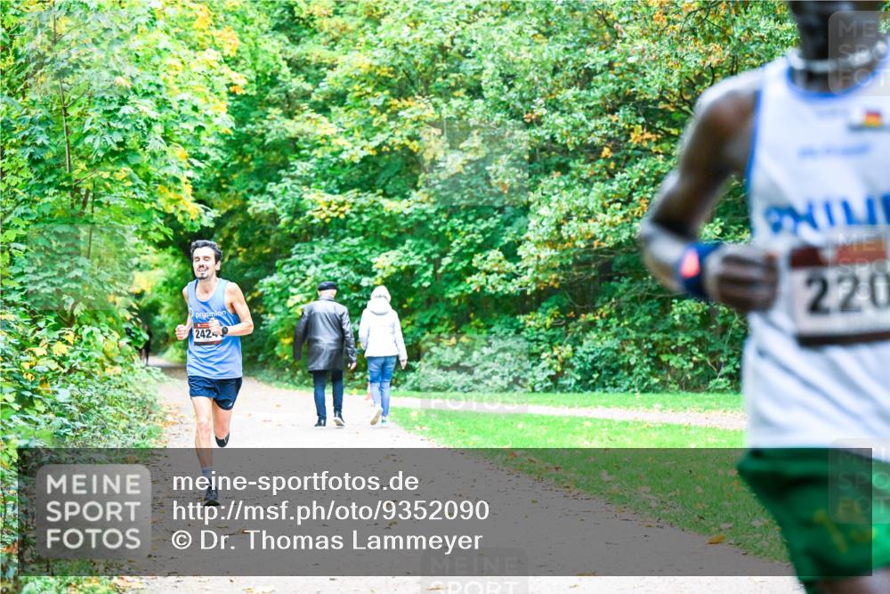 12.10.2025 - Bramfelder Halbmarathon 2025 Dr. Thomas Lammeyer http://msf.ph/oto/9352090 12.10.2025 10:42:01 Laufen 242, 220 meine-sportfotos.de