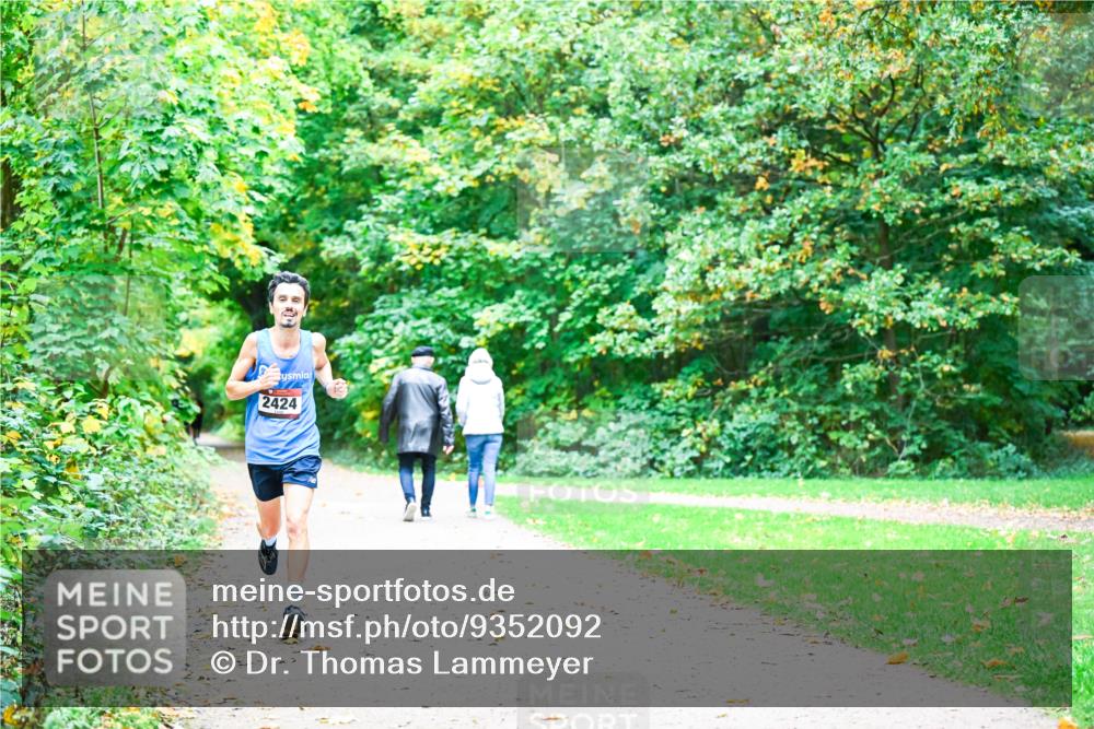 12.10.2025 - Bramfelder Halbmarathon 2025 Dr. Thomas Lammeyer http://msf.ph/oto/9352092 12.10.2025 10:42:02 Laufen 2424 meine-sportfotos.de