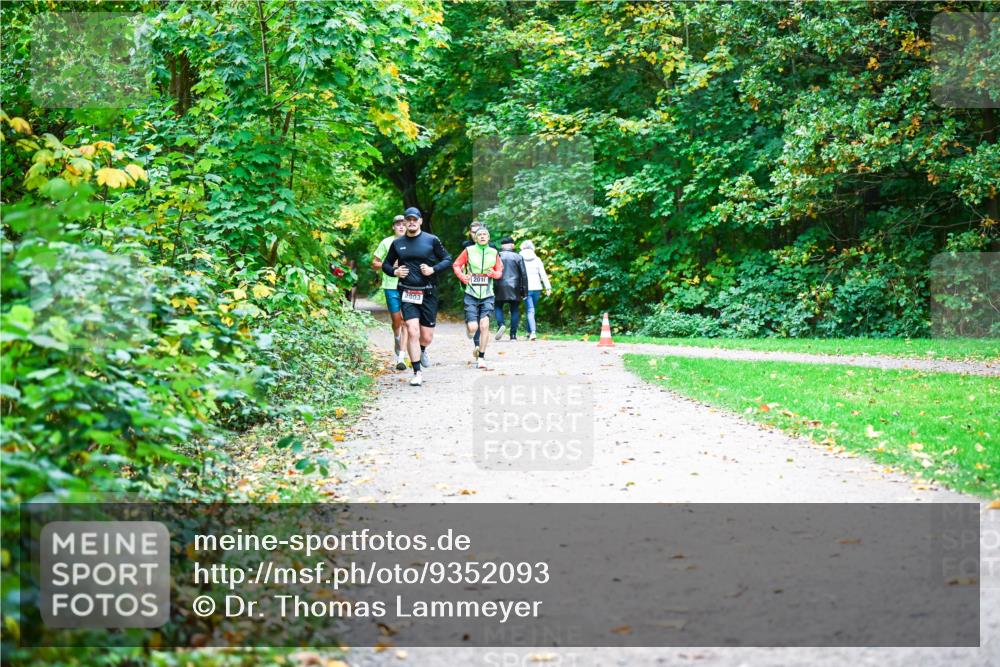 12.10.2025 - Bramfelder Halbmarathon 2025 Dr. Thomas Lammeyer http://msf.ph/oto/9352093 12.10.2025 10:42:13 Laufen 052 meine-sportfotos.de